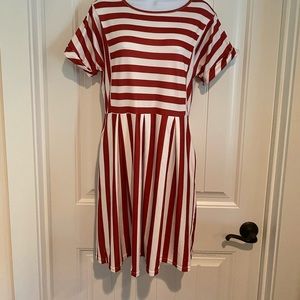 Cute dress with pleats around waist
